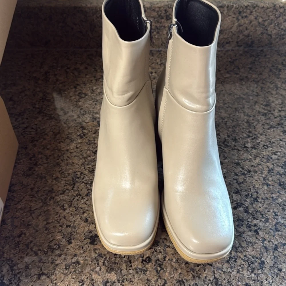 NWT Amazon Essentials Women's Cream Ankle Platform Booties Size 10 - Picture 2 of 6